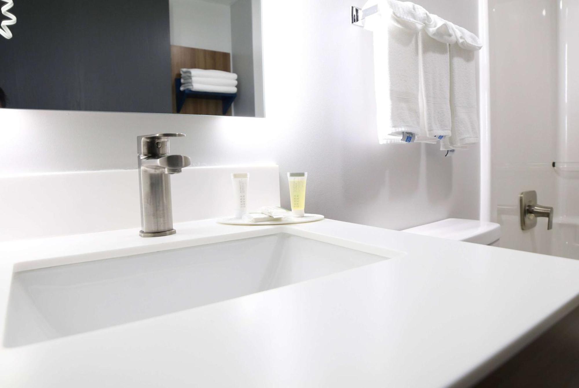 Hotel Microtel & By Wyndham Charlotte/northlake Charlotte