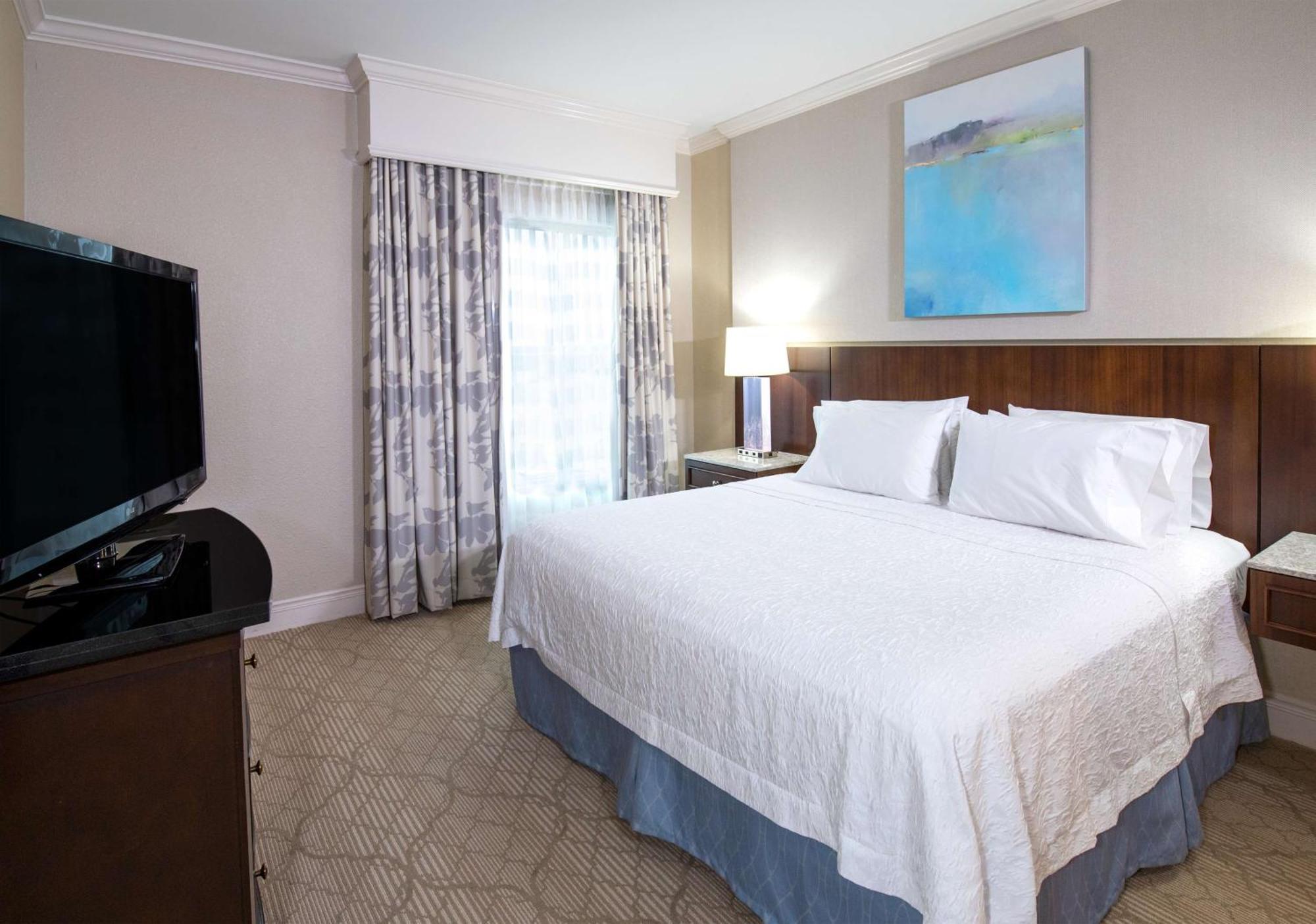 Hampton & South Park At Phillips Place Hotel 3*