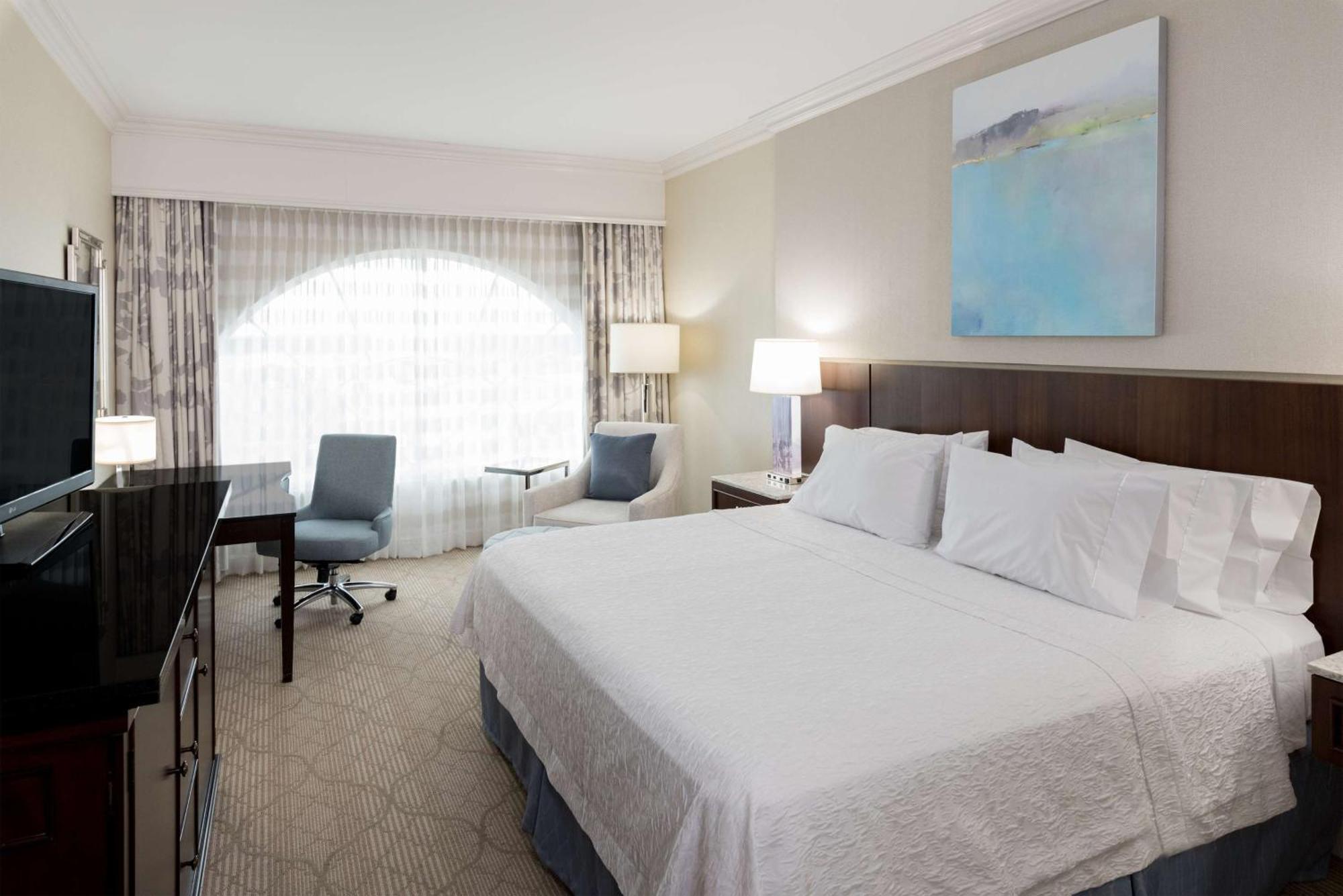 Hotel Hampton & South Park At Phillips Place 3*