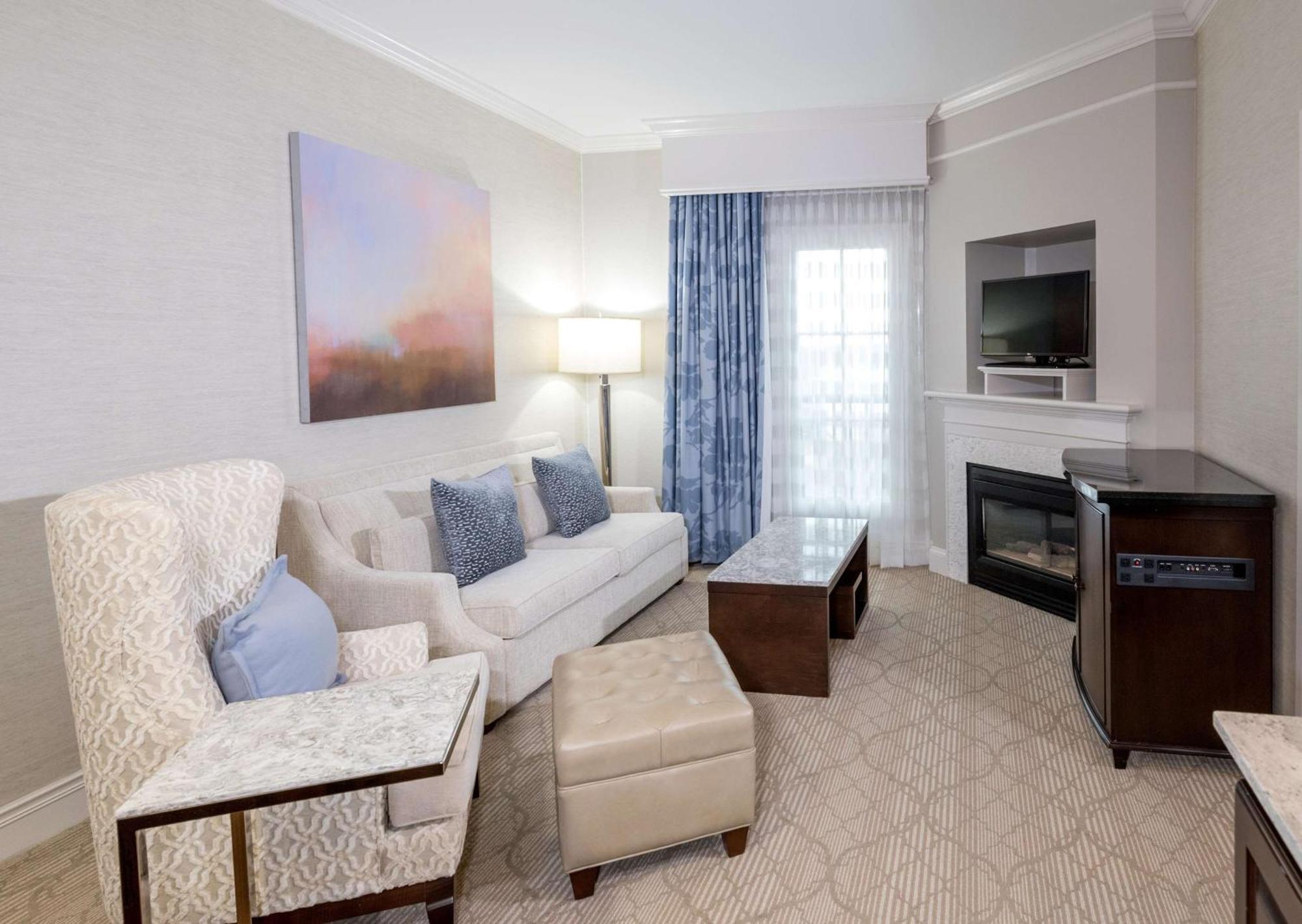 Hampton & South Park At Phillips Place Hotel