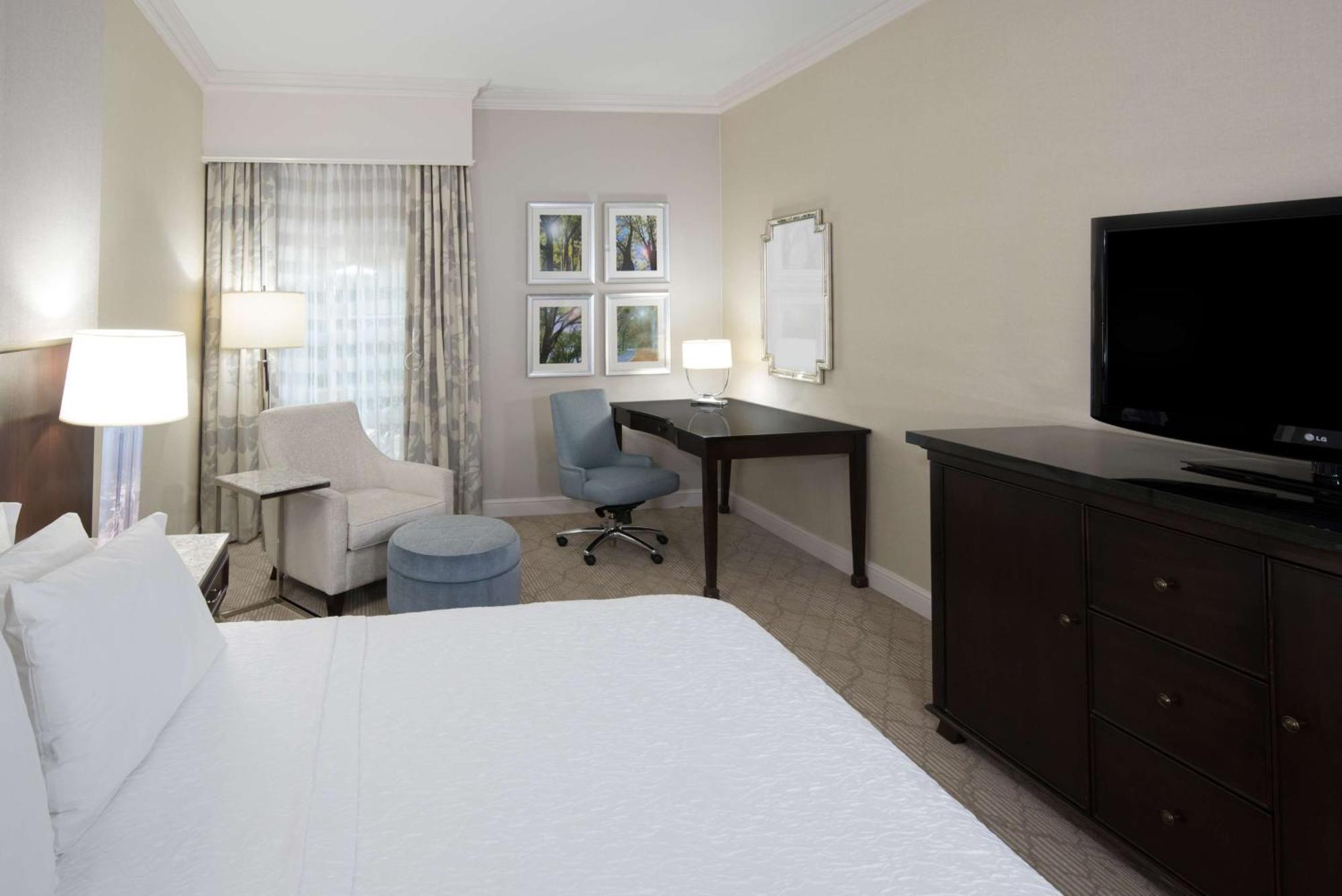 Hampton & South Park At Phillips Place Hotel 3*
