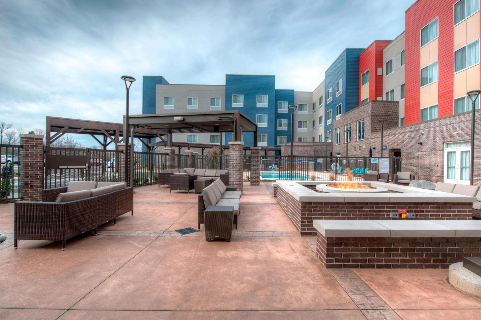 By Marriott Airport Hotel 3*