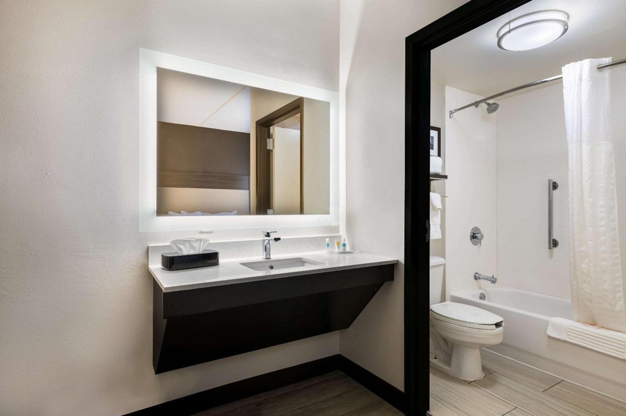 Comfort Northlake Hotel 2*