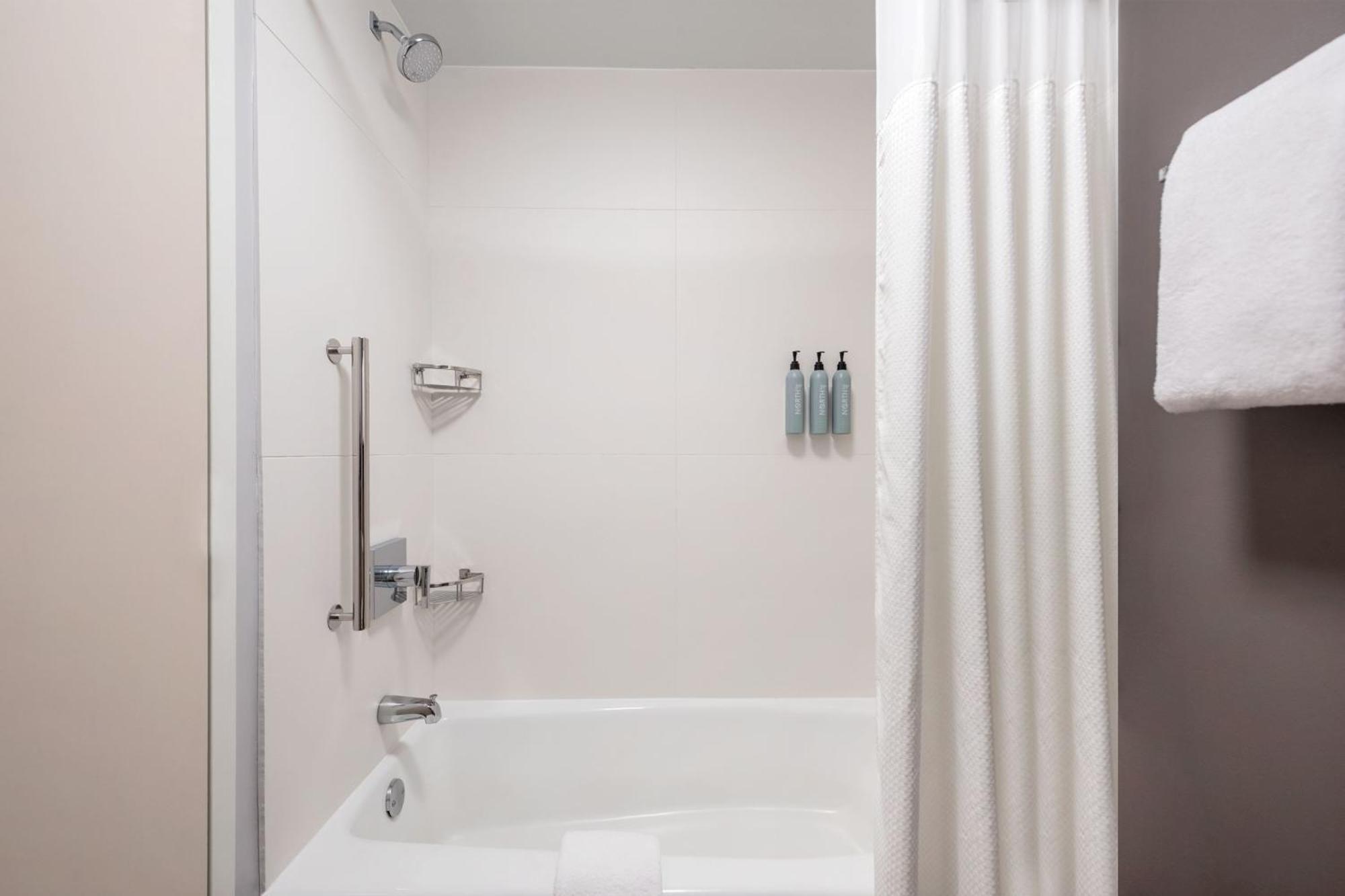 Courtyard By Marriott Ballantyne Hotel