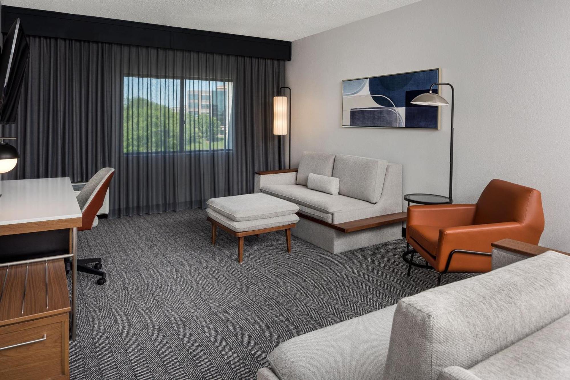 Courtyard By Marriott Ballantyne Hotel