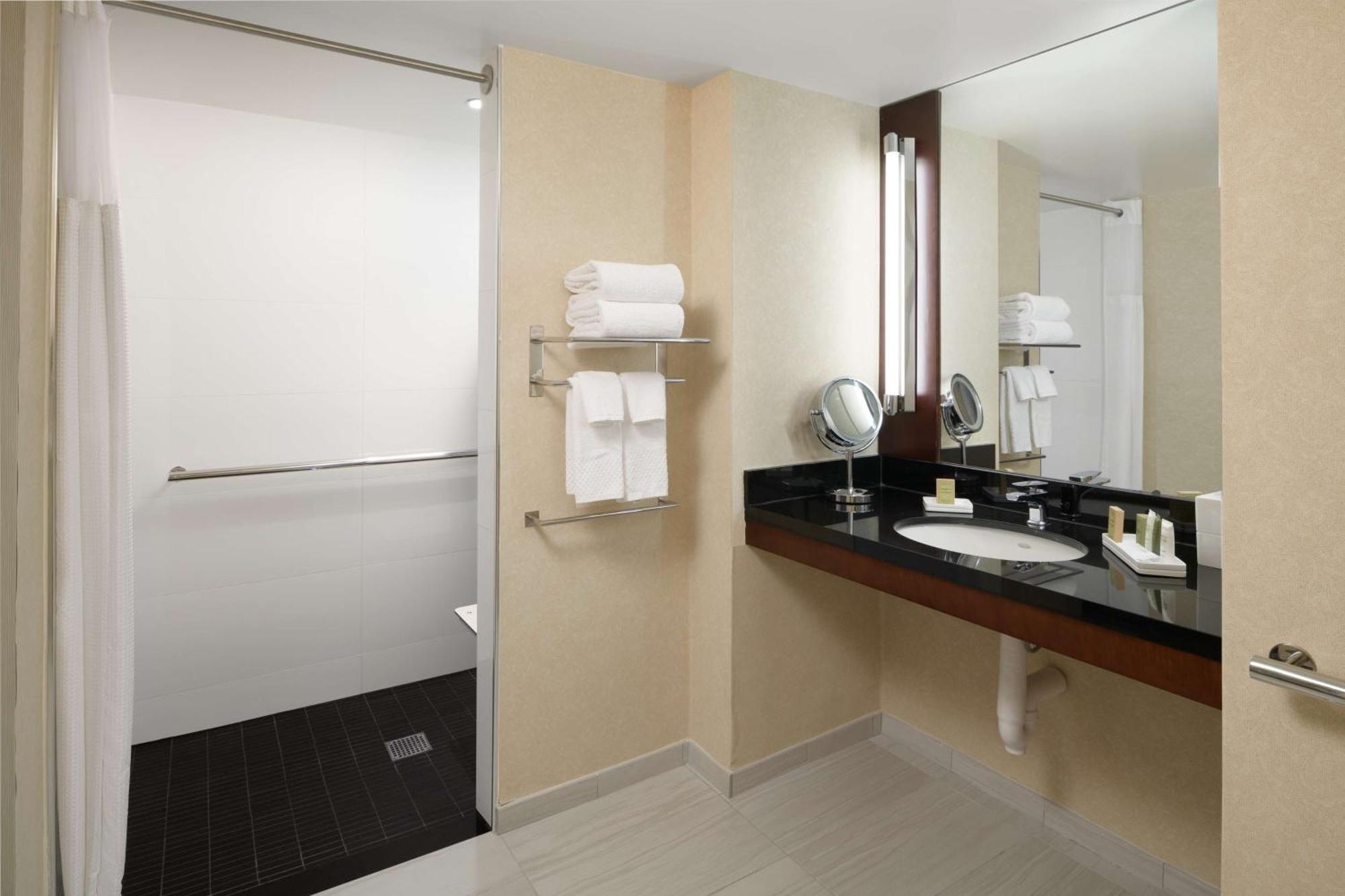 Hilton Uptown Hotel 4*