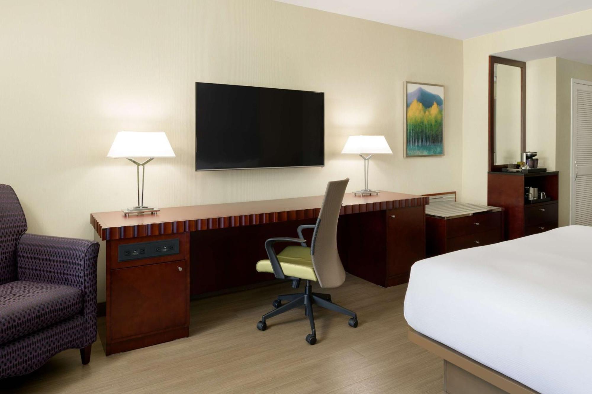 Hilton Uptown 4*