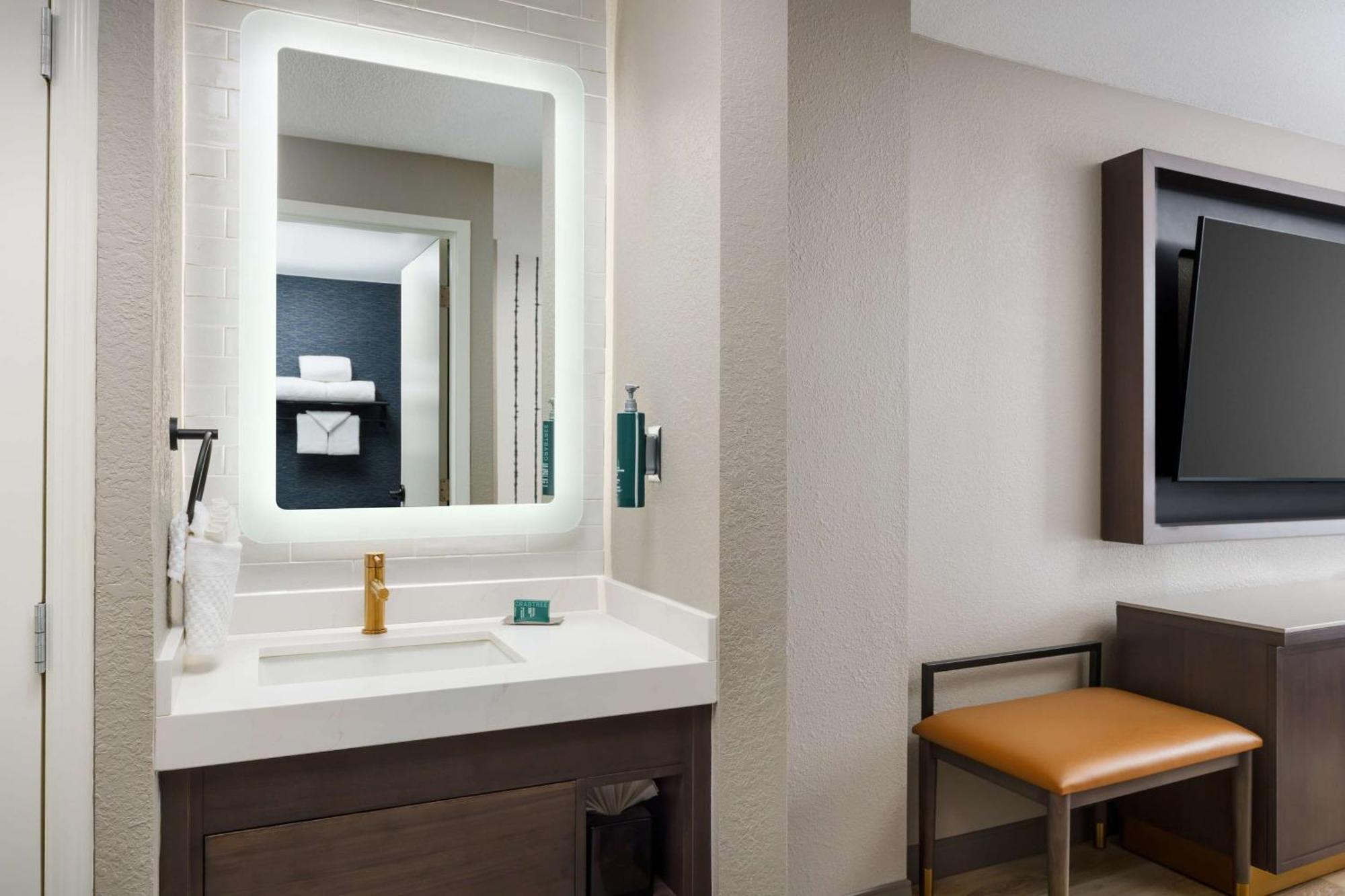 Hotel Doubletree By Hilton Center Charlotte