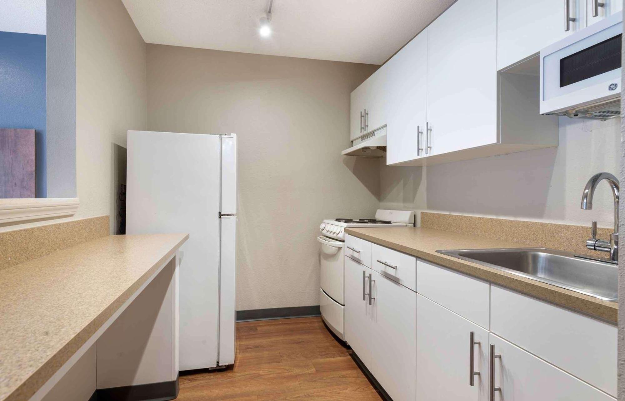 Extended America Select - - Place - E Mccullough Dr 2*