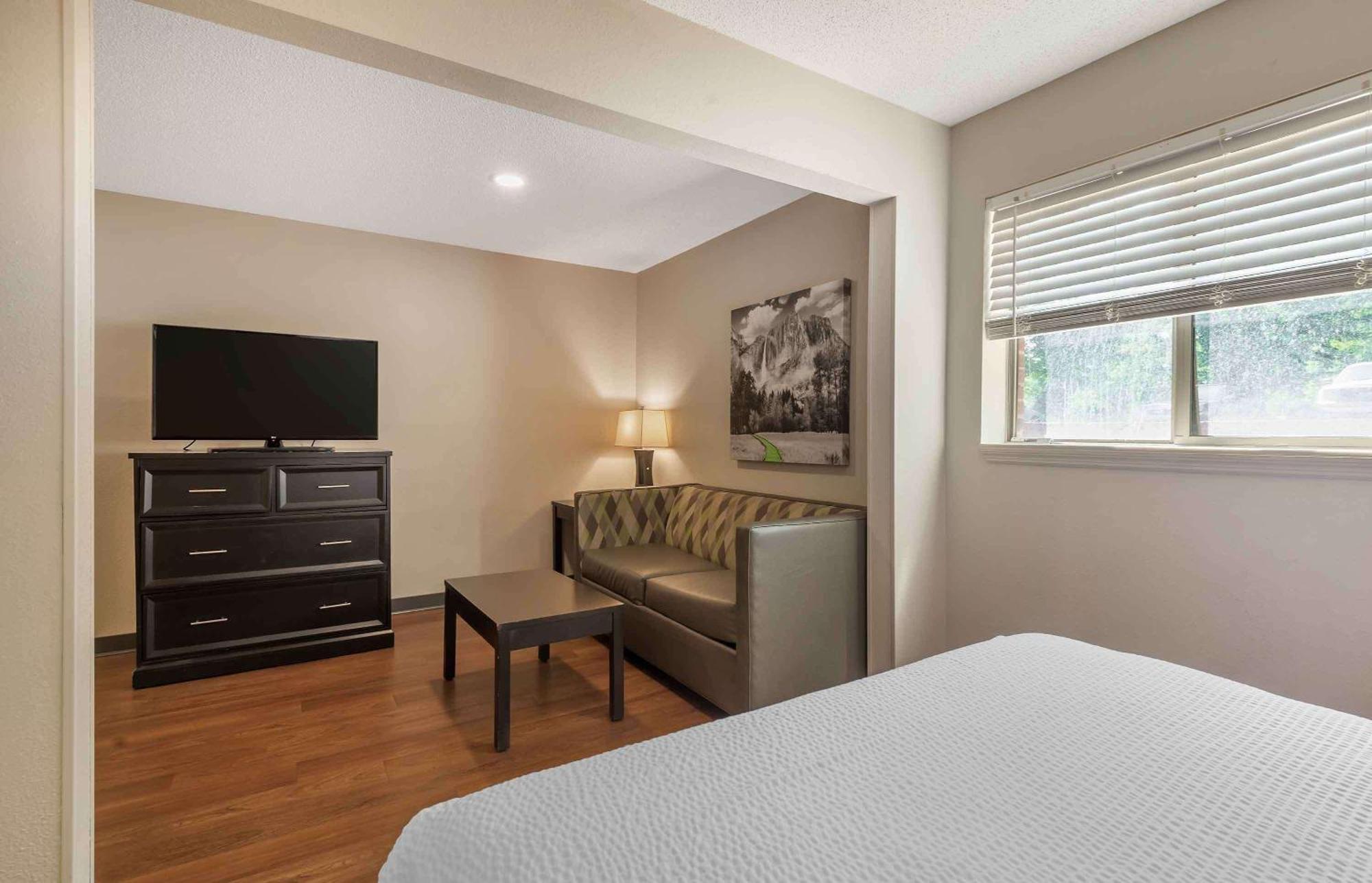 Extended America Select - - Place - E Mccullough Dr 2*