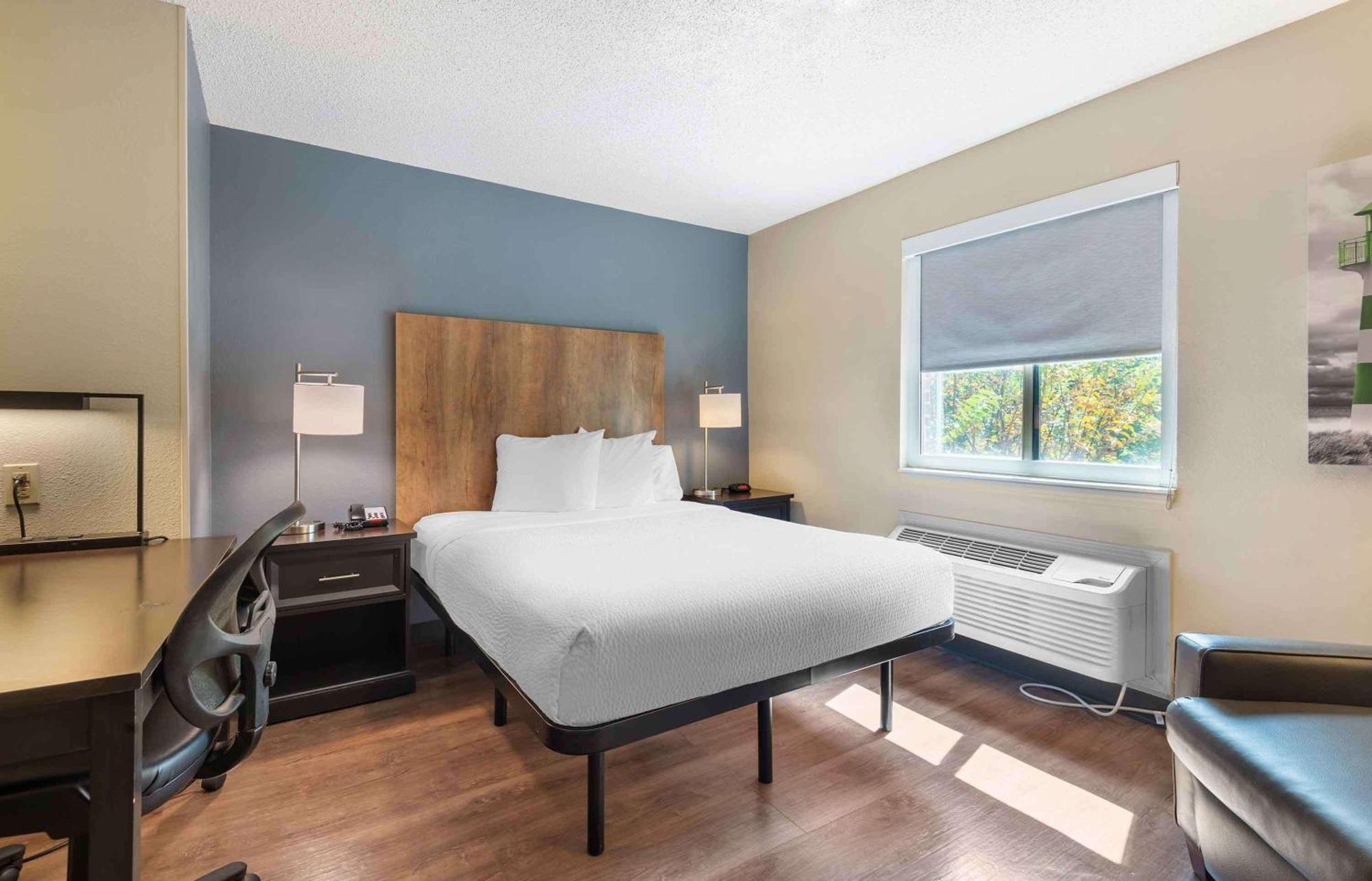 Extended America Select - - Place - E Mccullough Dr Hotel Charlotte