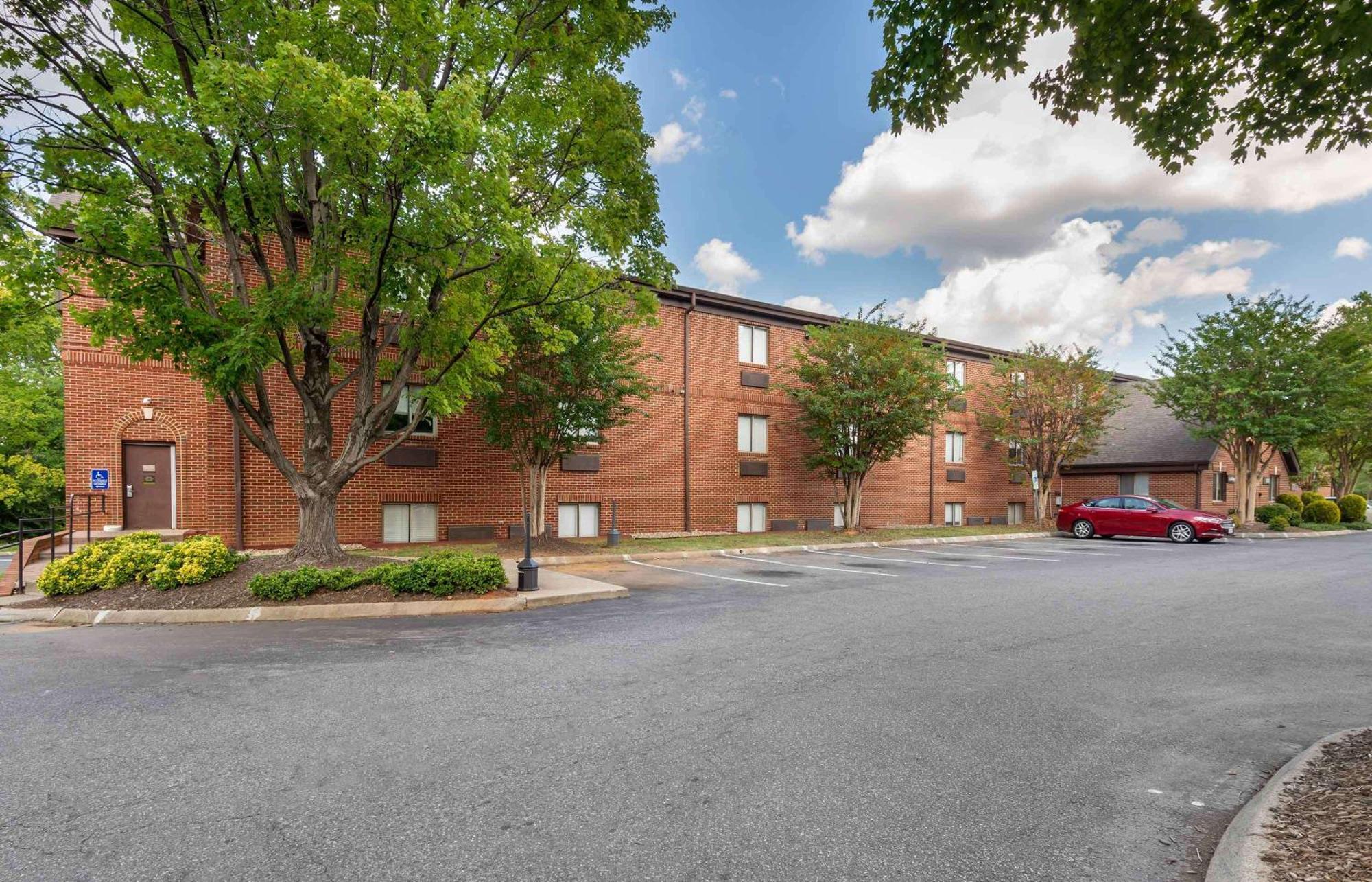 Extended America Select - - Place - E Mccullough Dr Hotel Charlotte