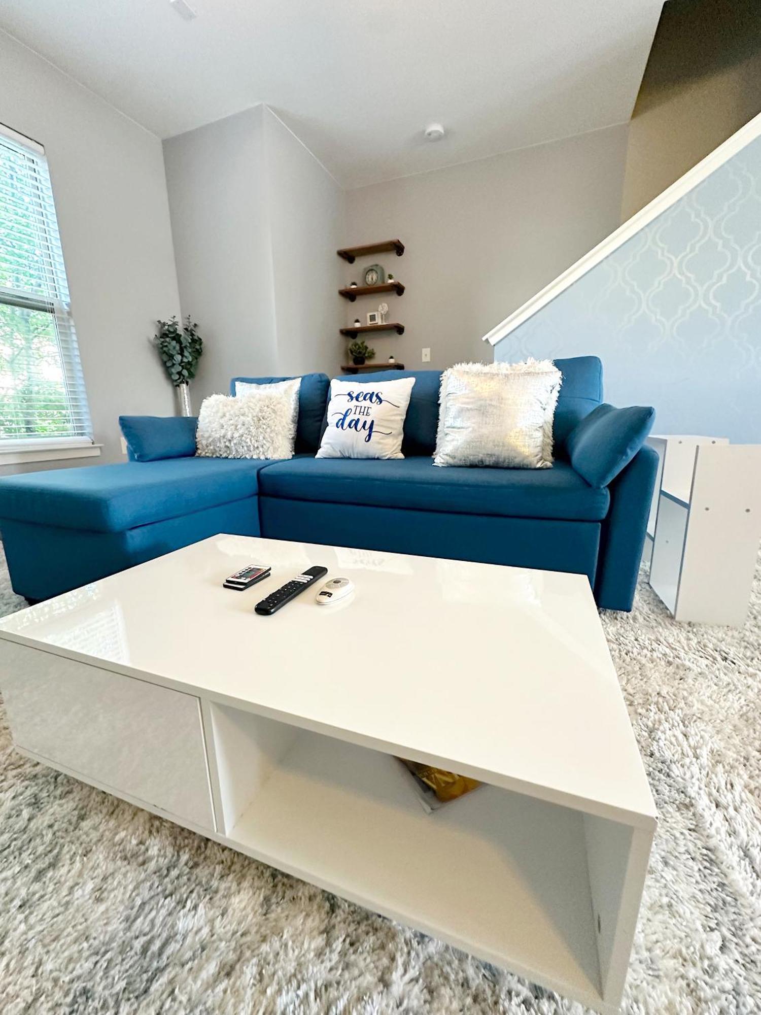 Modern Townhouse - 1 Min To Uptown Clt - Walk To Restaurants