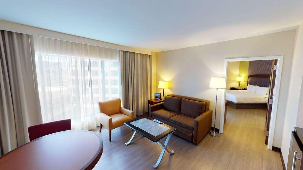 Hilton Uptown 4*