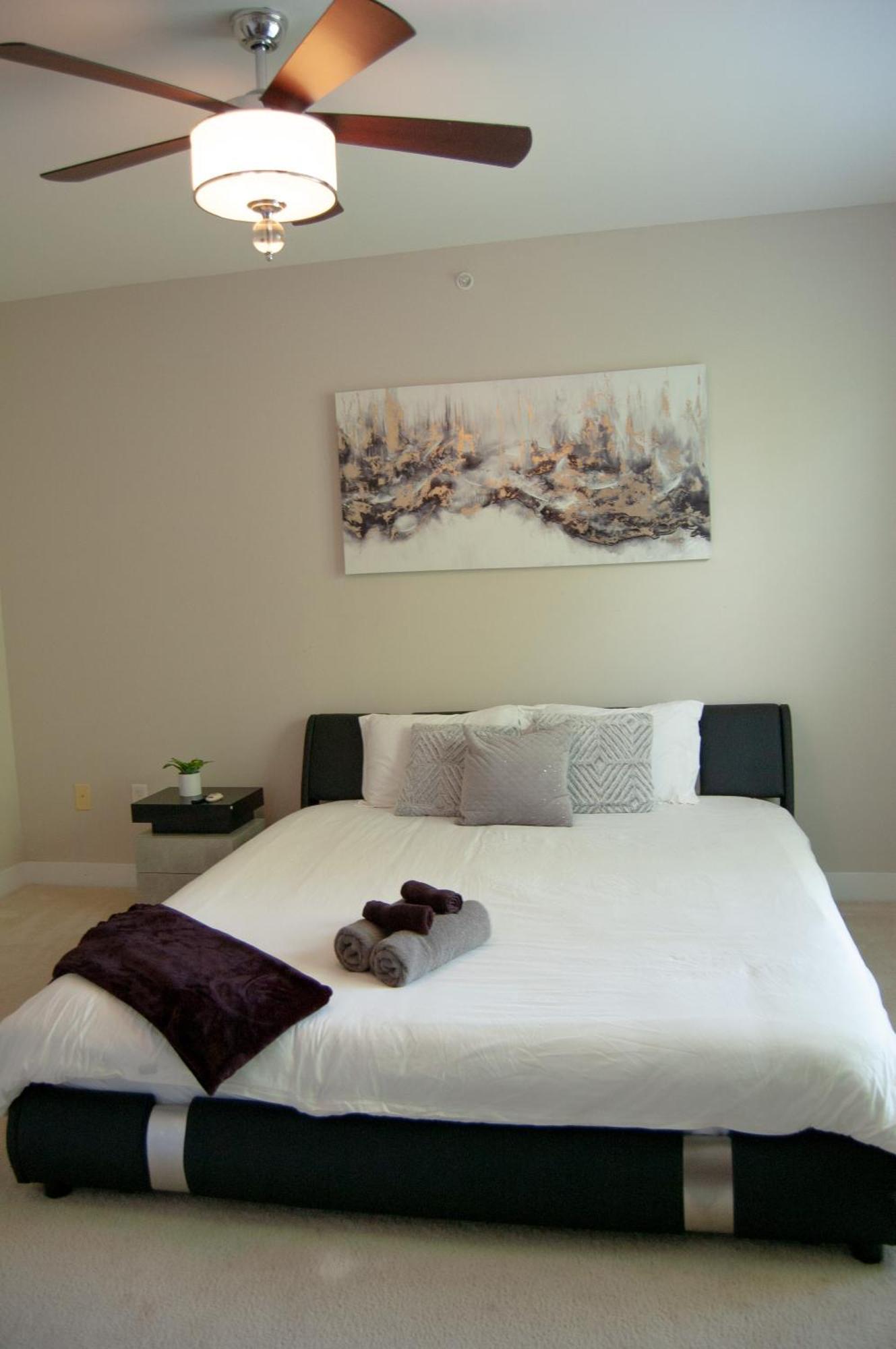 Modern Townhouse - 1 Min To Uptown Clt - Walk To Restaurants Charlotte