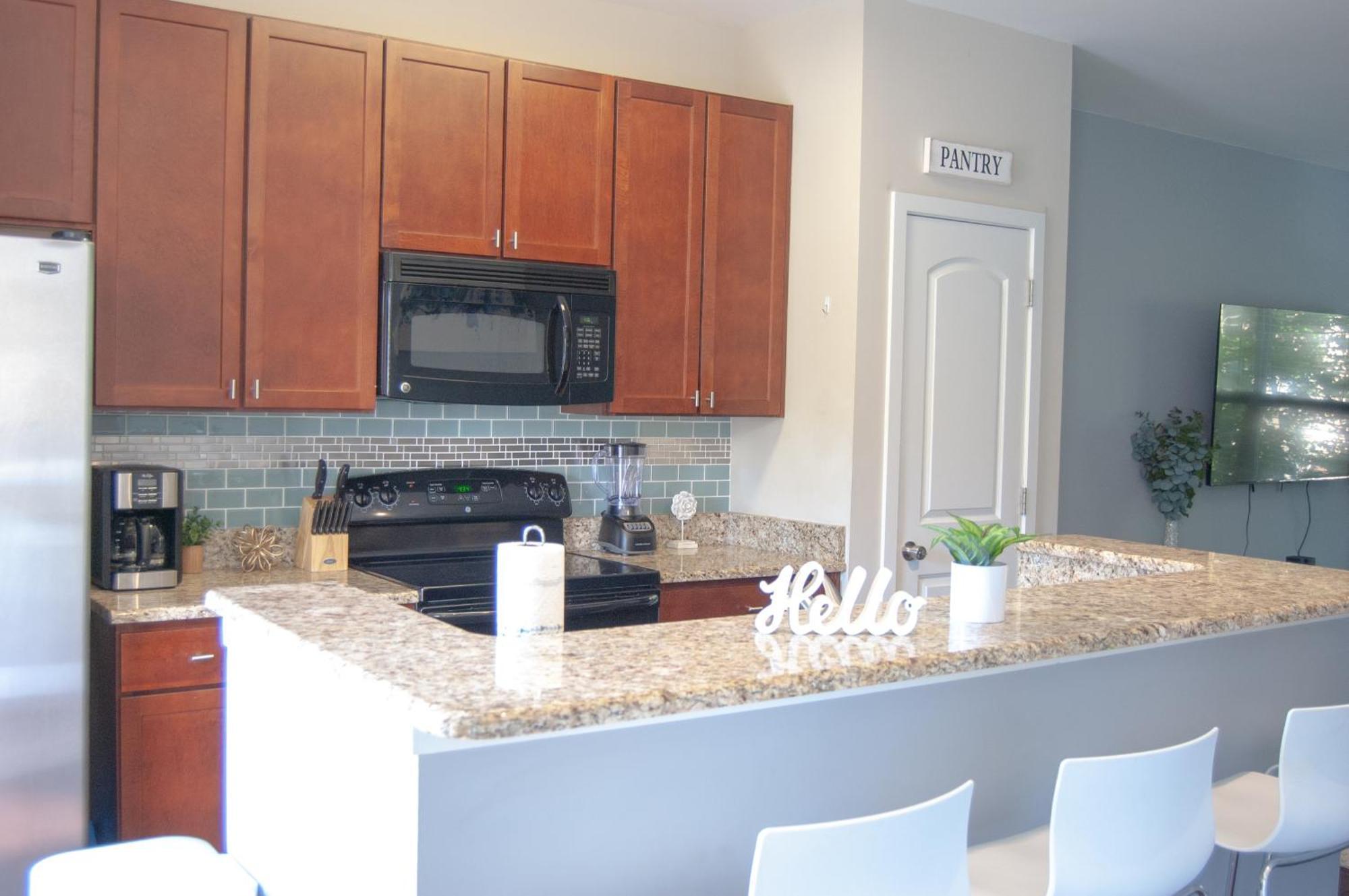 Modern Townhouse - 1 Min To Uptown Clt - Walk To Restaurants