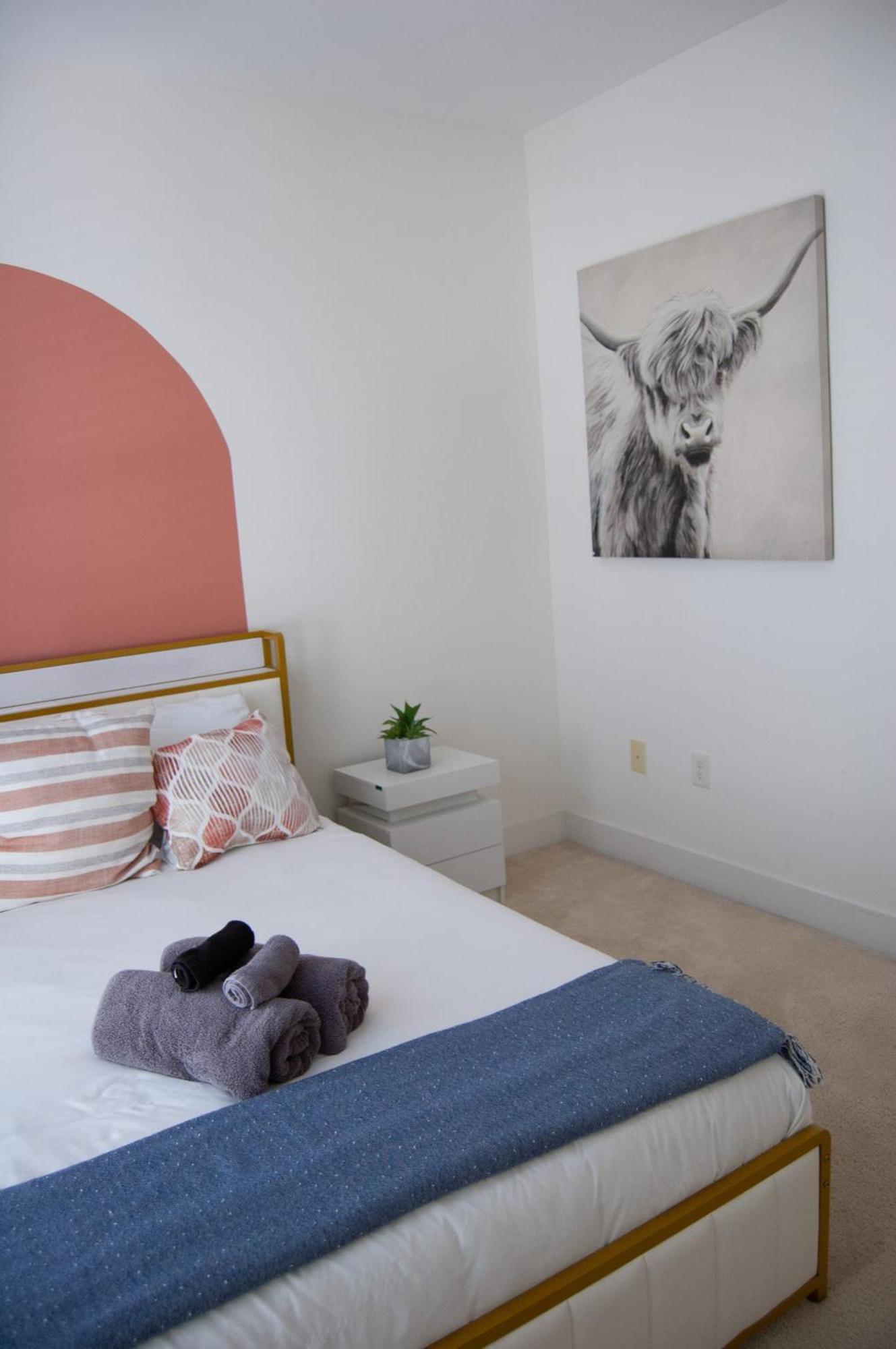 Modern Townhouse - 1 Min To Uptown Clt - Walk To Restaurants Holiday home *