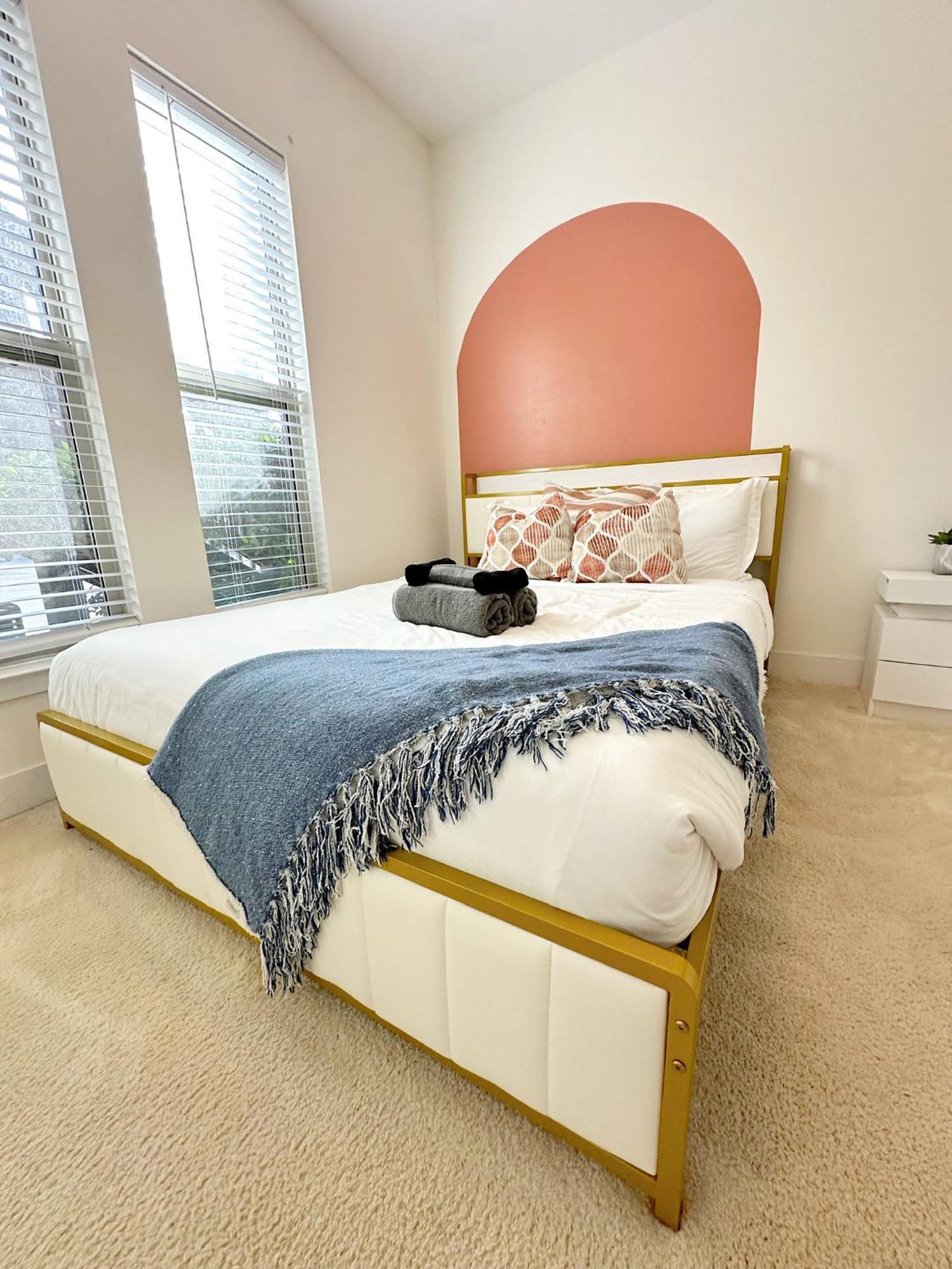 Holiday home Modern Townhouse - 1 Min To Uptown Clt - Walk To Restaurants