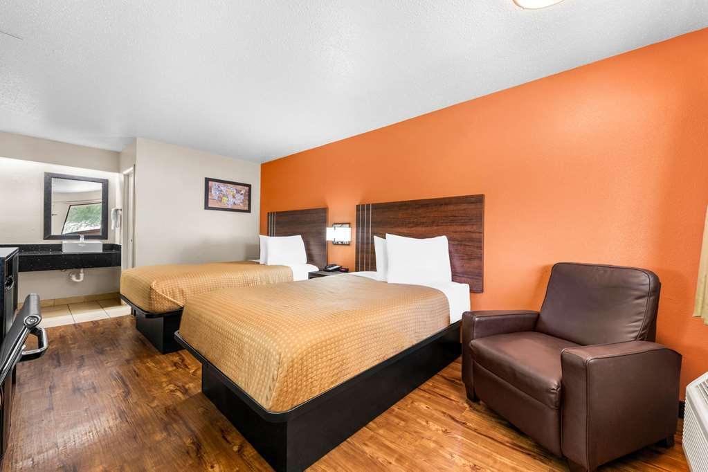 Hotel Econo Airport *