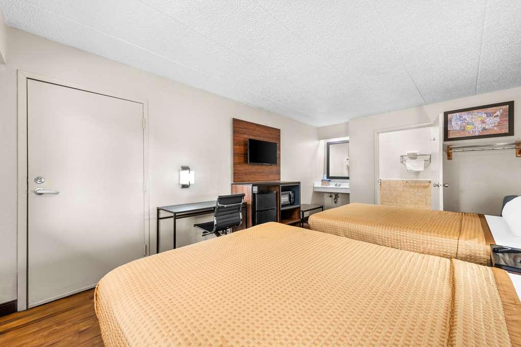 Econo Airport Hotel