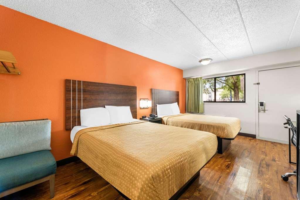 Hotel Econo Airport