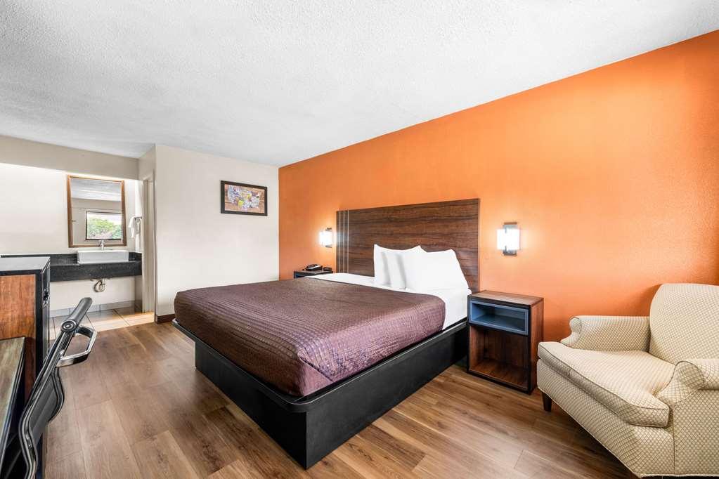 Econo Airport Hotel