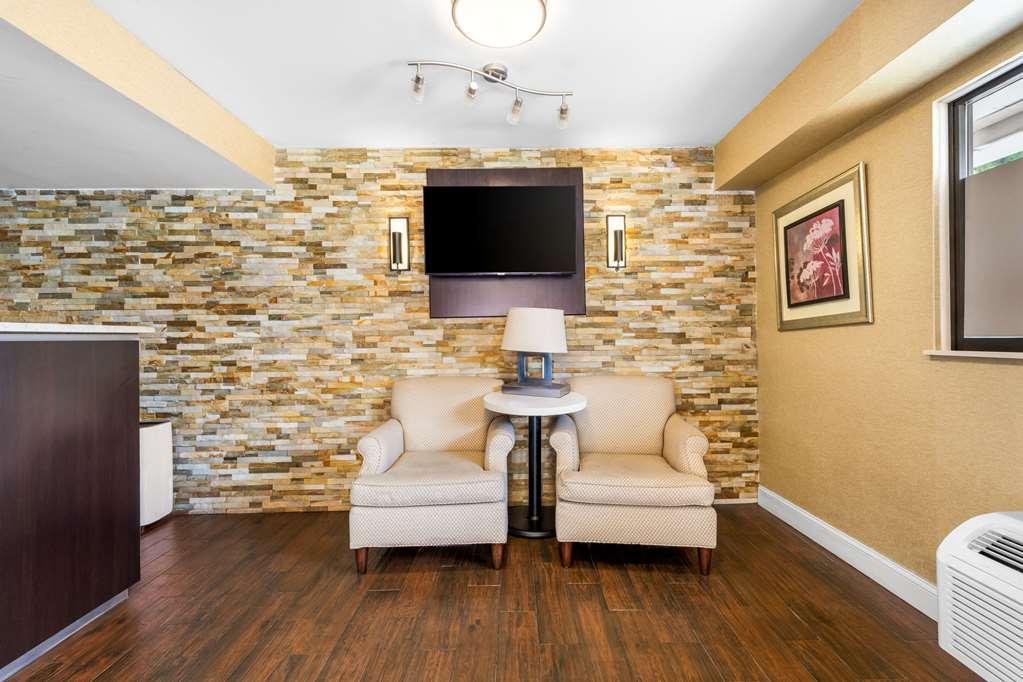 Econo Airport Hotel *