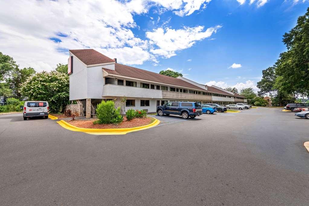 Hotel Econo Airport *