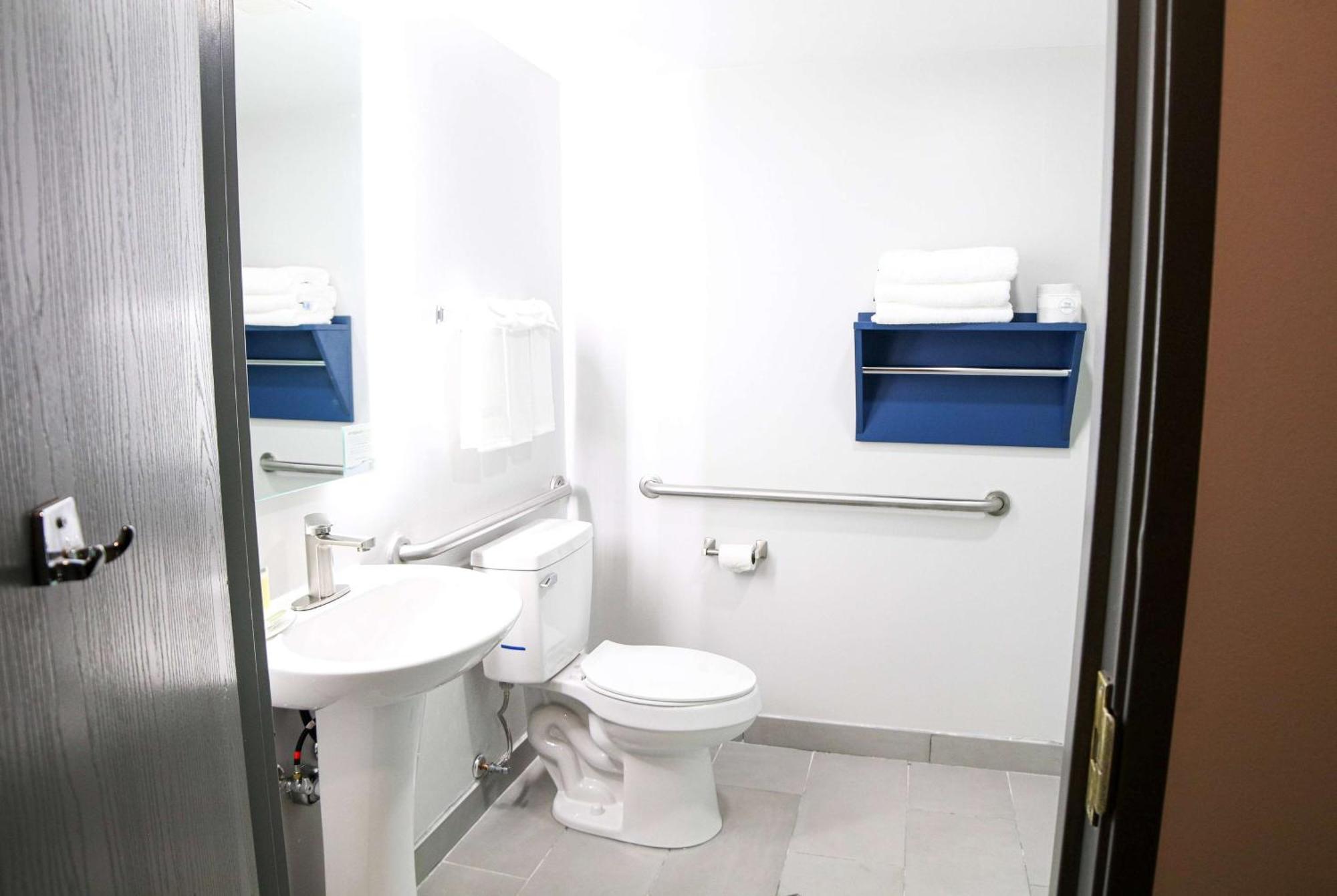 Microtel & By Wyndham Charlotte/northlake 2* Charlotte