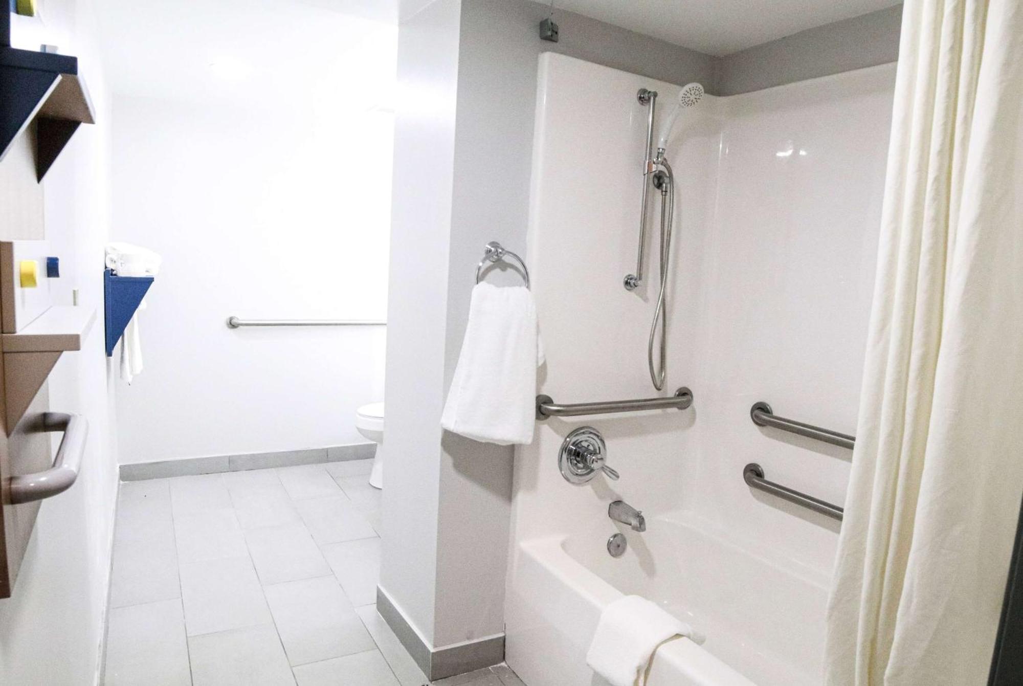 Hotel Microtel & By Wyndham Charlotte/northlake