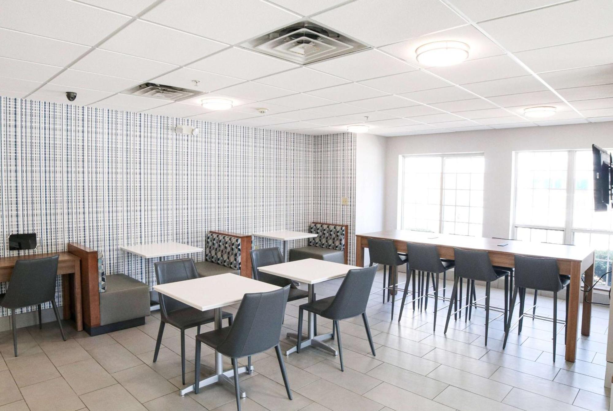 Microtel & By Wyndham Charlotte/northlake Hotel 2*