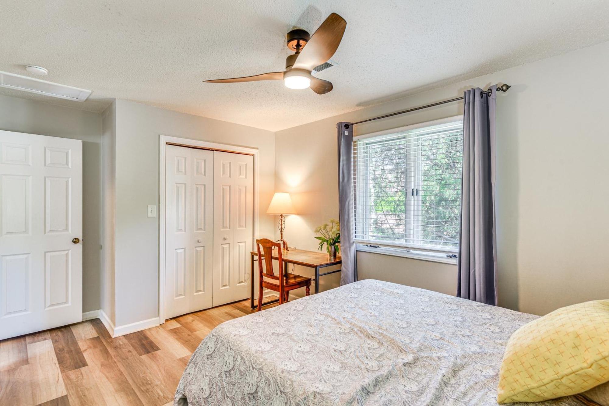 Holiday home Pet-friendly With Deck Near Uptown!