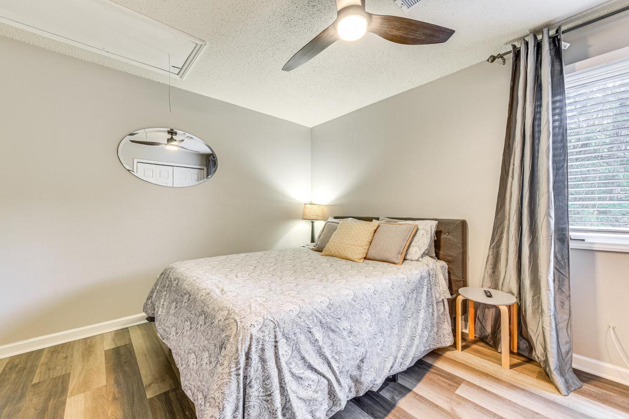 Holiday home Pet-friendly With Deck Near Uptown! *