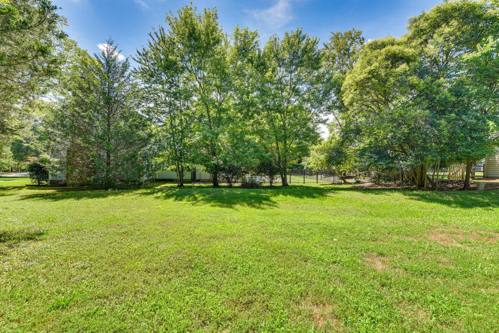 Holiday home Pet-friendly With Deck Near Uptown! *