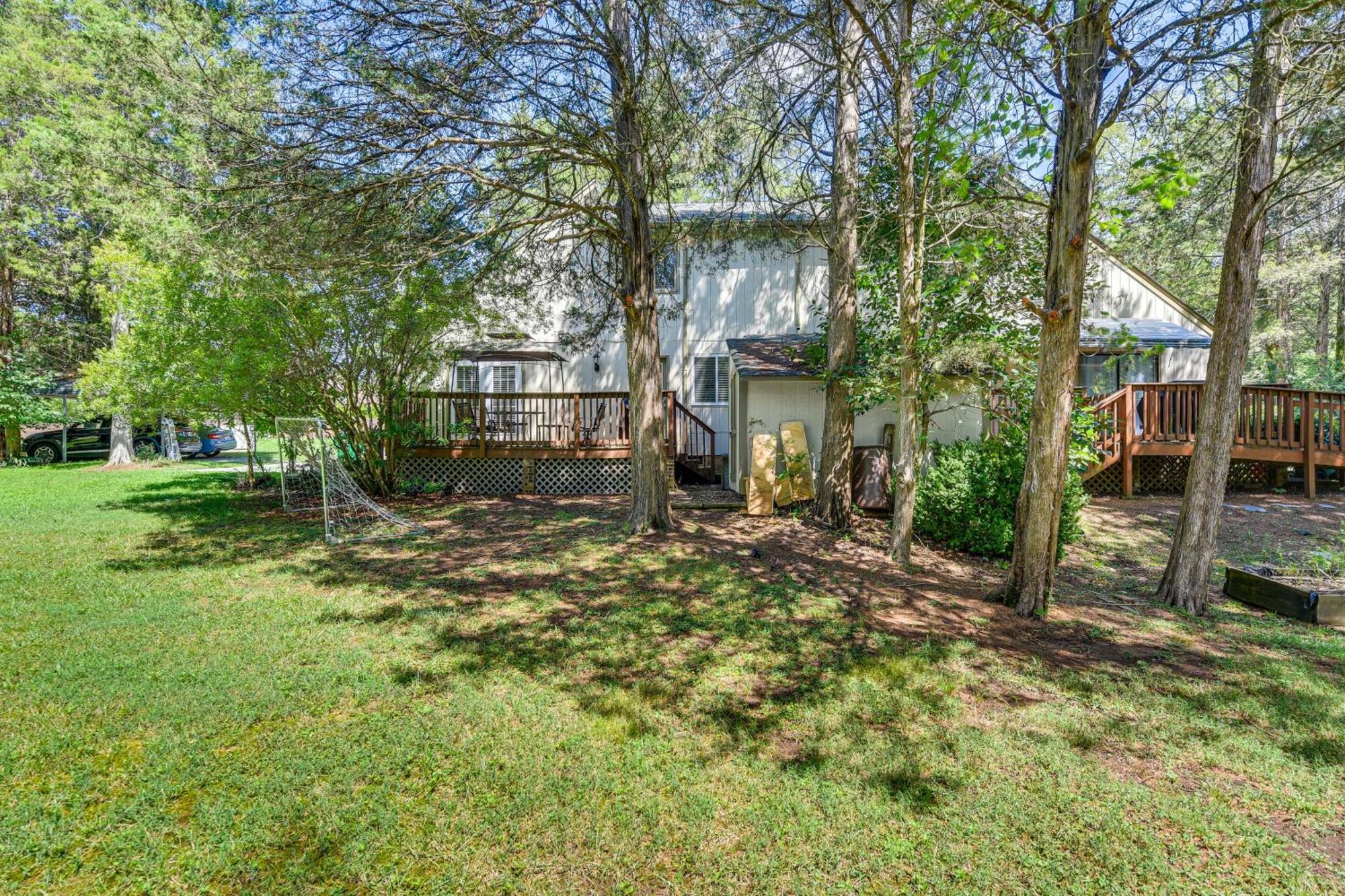 Pet-friendly With Deck Near Uptown! *