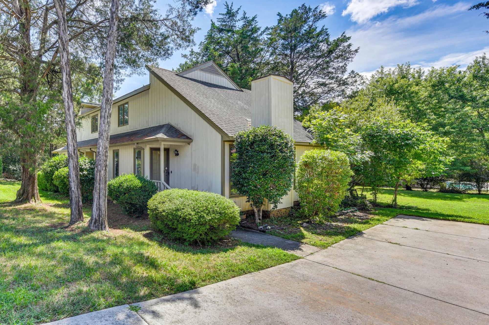 Pet-friendly With Deck Near Uptown! Holiday home Charlotte