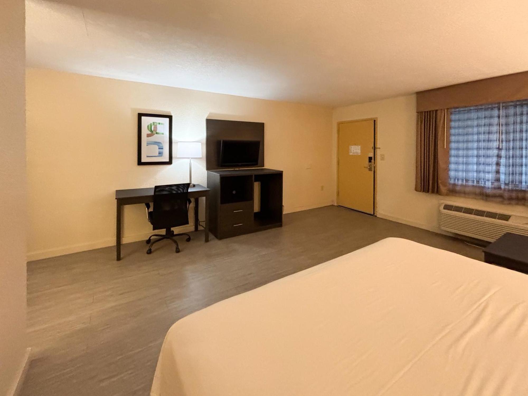 6 Charlotte, Nc Northlake Hotel
