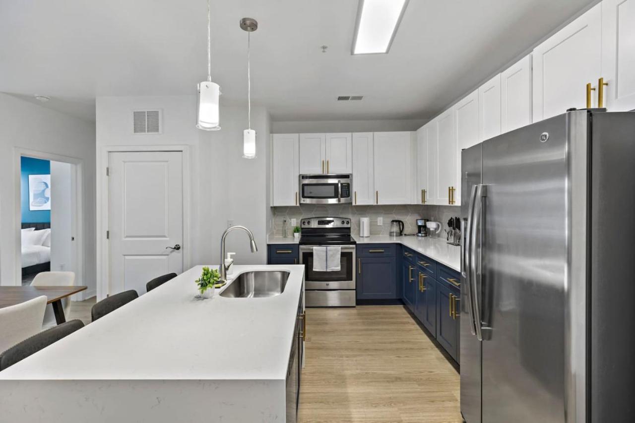 Apartment Modern 2bd - 5 Min Dt, Gym, Parking, W-d - Sleeps 12