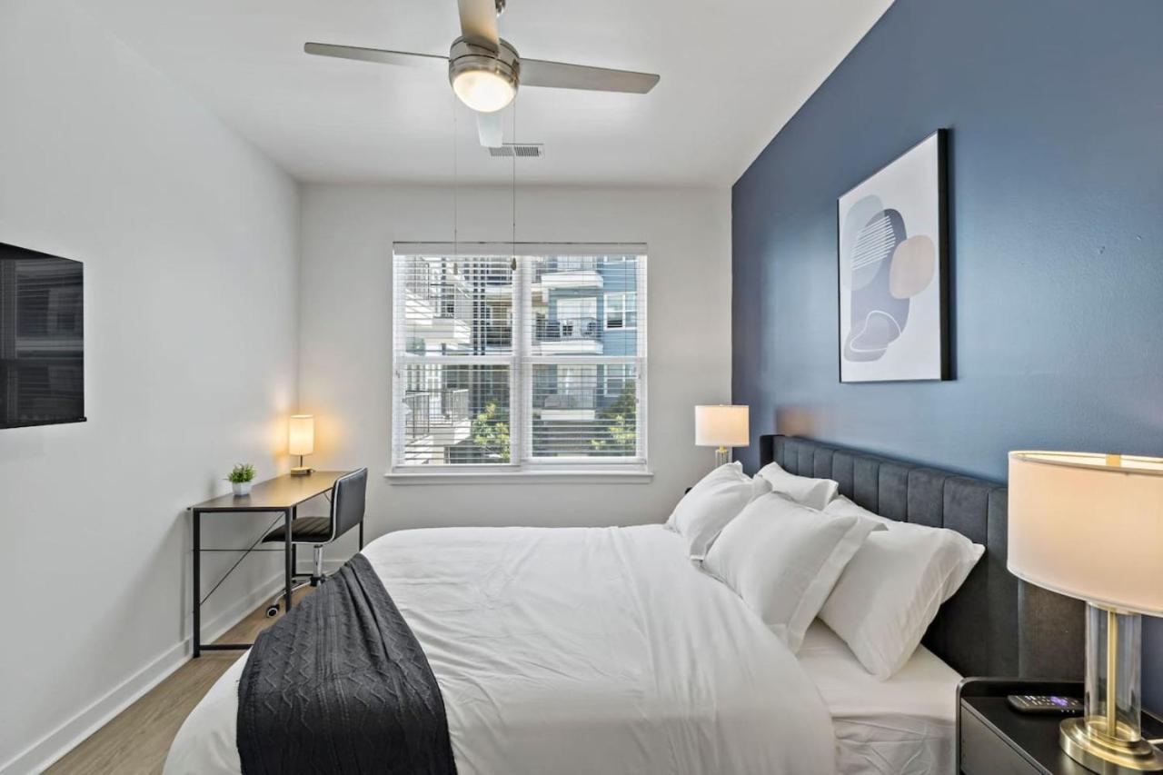 Modern 2bd - 5 Min Dt, Gym, Parking, W-d - Sleeps 12 Charlotte
