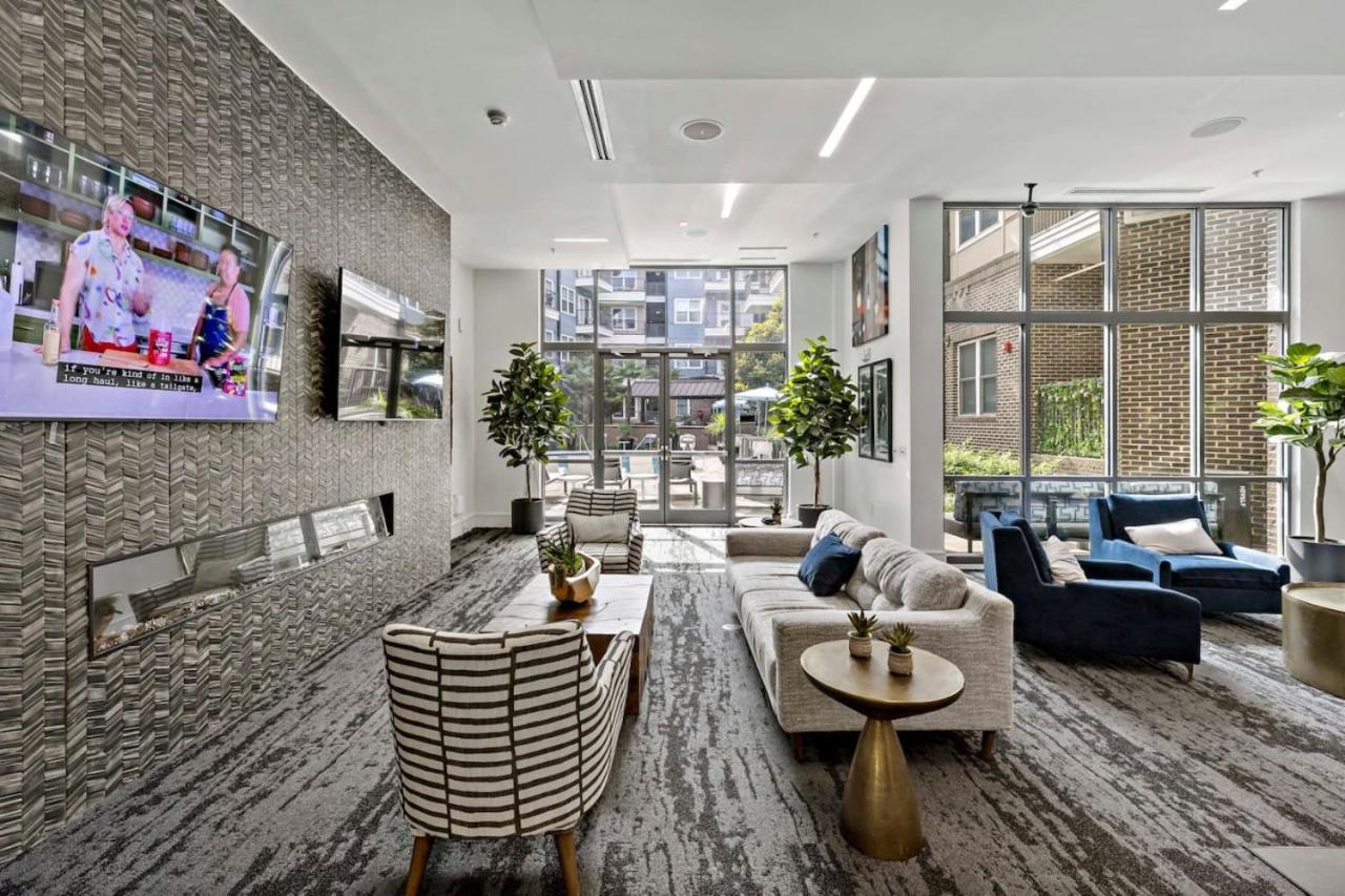 Modern 2bd - 5 Min Dt, Gym, Parking, W-d - Sleeps 12 * Charlotte