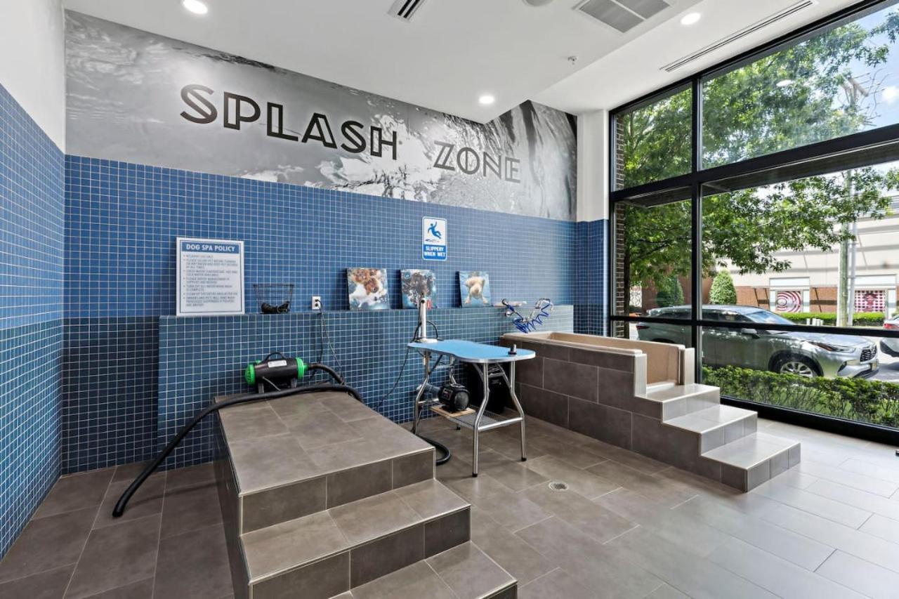 Modern 2bd - 5 Min Dt, Gym, Parking, W-d - Sleeps 12 Apartment *