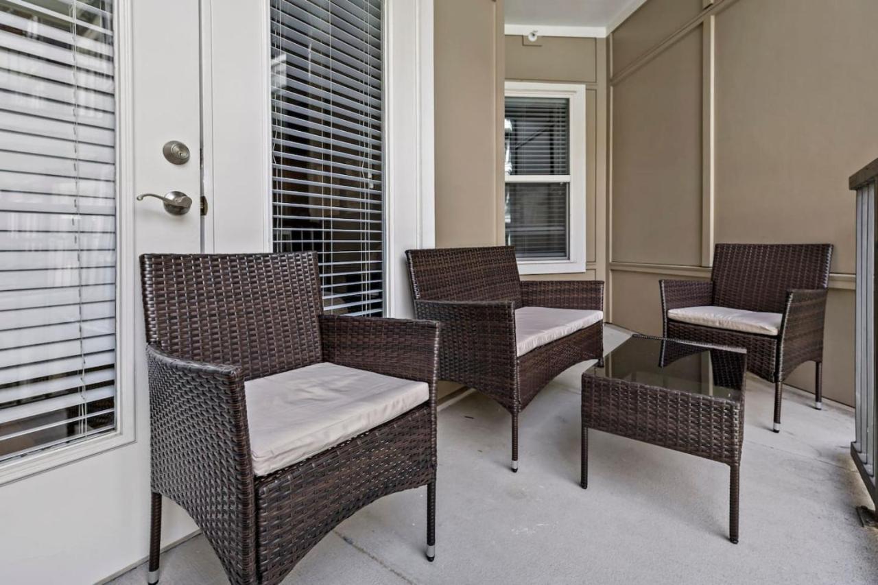 Modern 2bd - 5 Min Dt, Gym, Parking, W-d - Sleeps 12 Apartment Charlotte