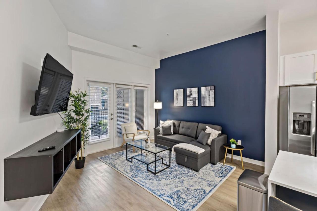 Spacious 2bd - 5 Min Dt, Gym, Parking, W-d - Sleep 12