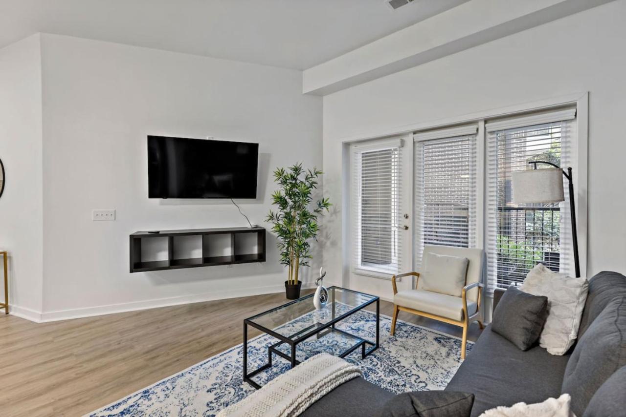 Apartment Spacious 2bd - 5 Min Dt, Gym, Parking, W-d - Sleep 12 *