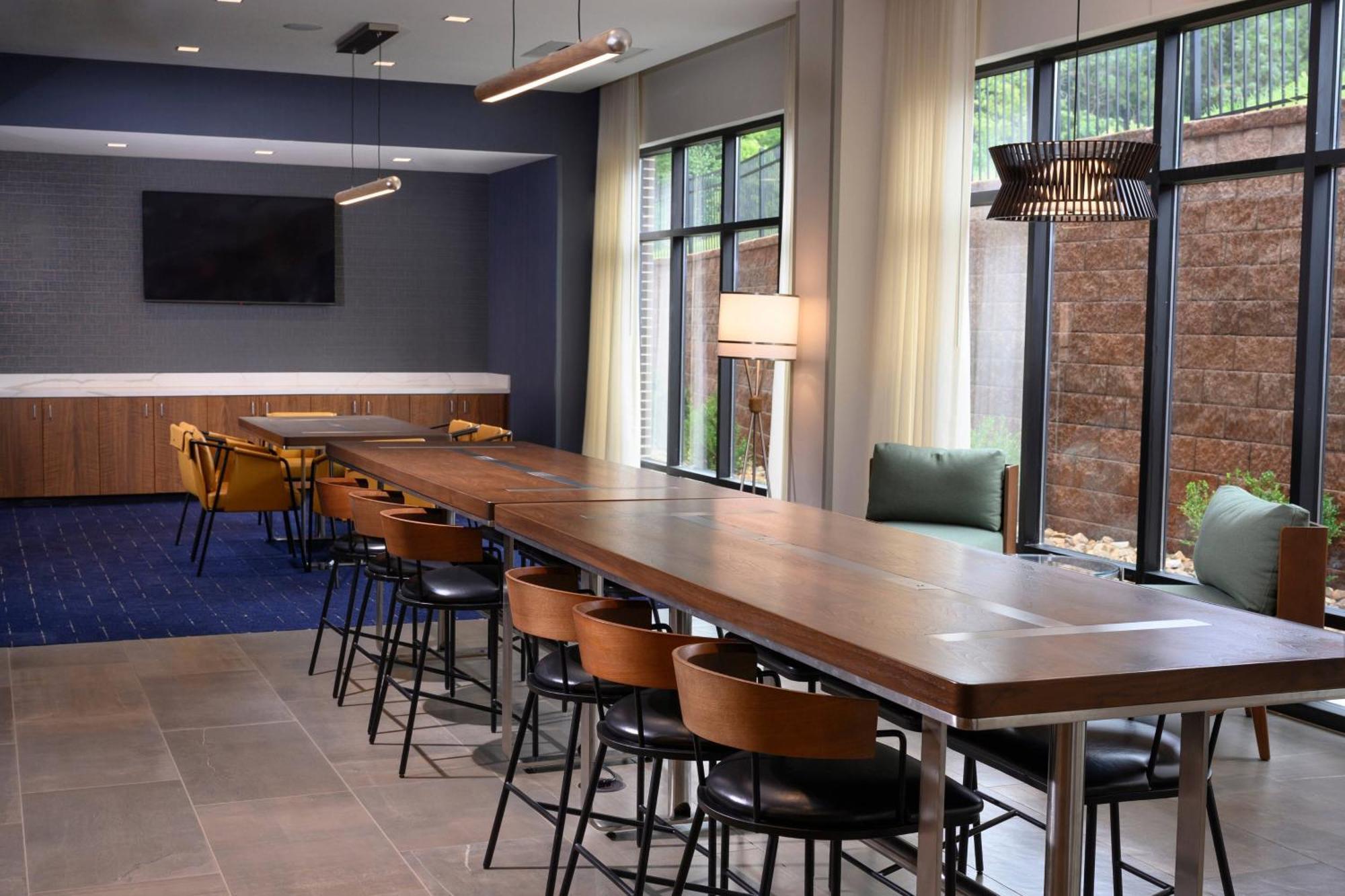 Courtyard By Marriott Waverly 3*