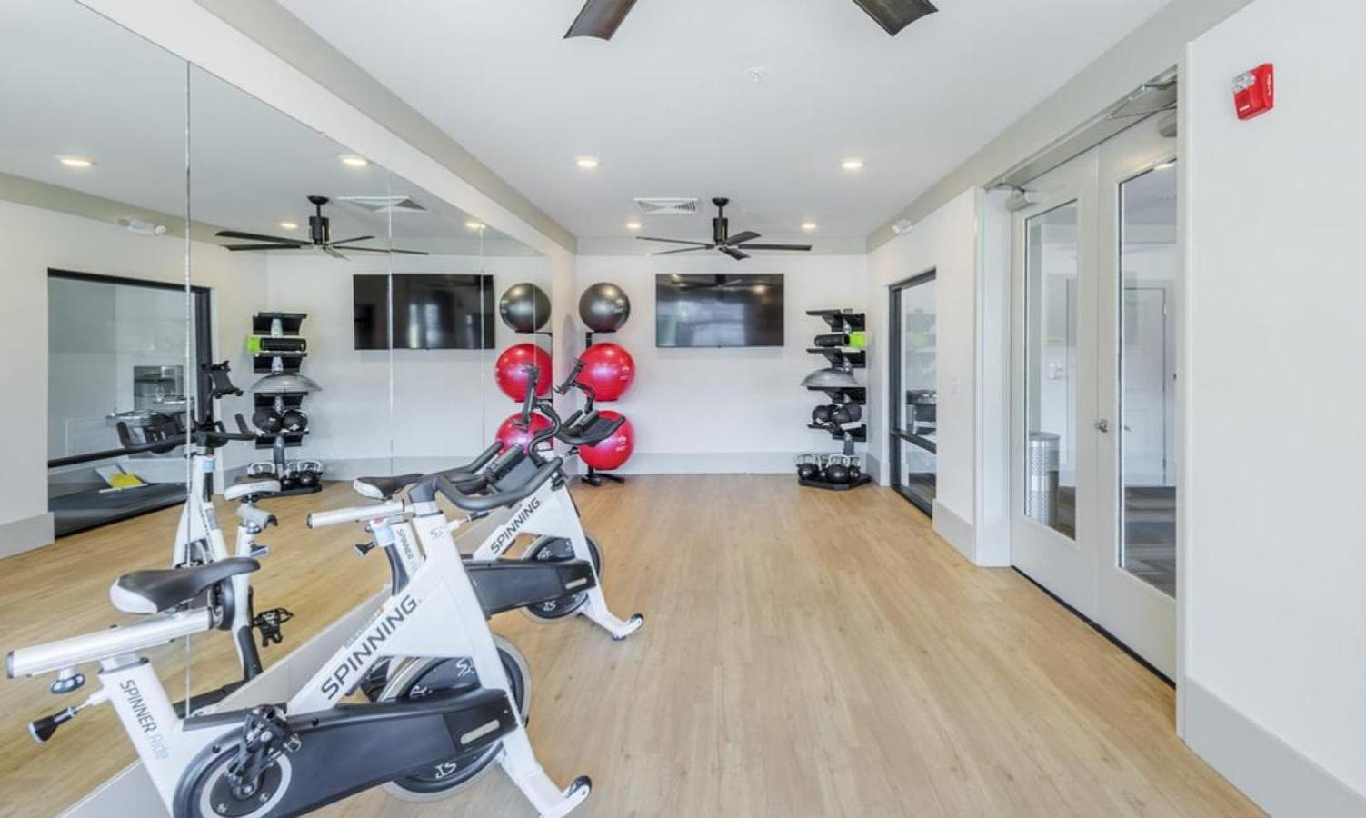 Landing At Pine 25 North End - 1 Bedroom In Tryon Hills Apartment
