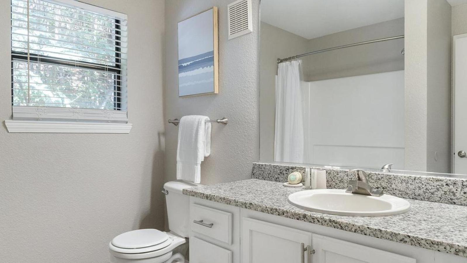 Apartment Landing At Pine 25 North End - 1 Bedroom In Tryon Hills *