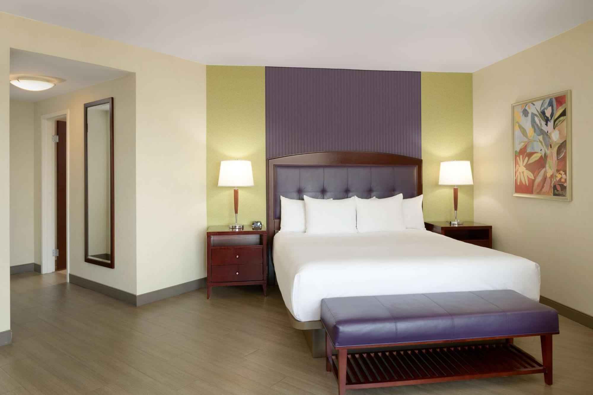 Hilton Uptown 4*
