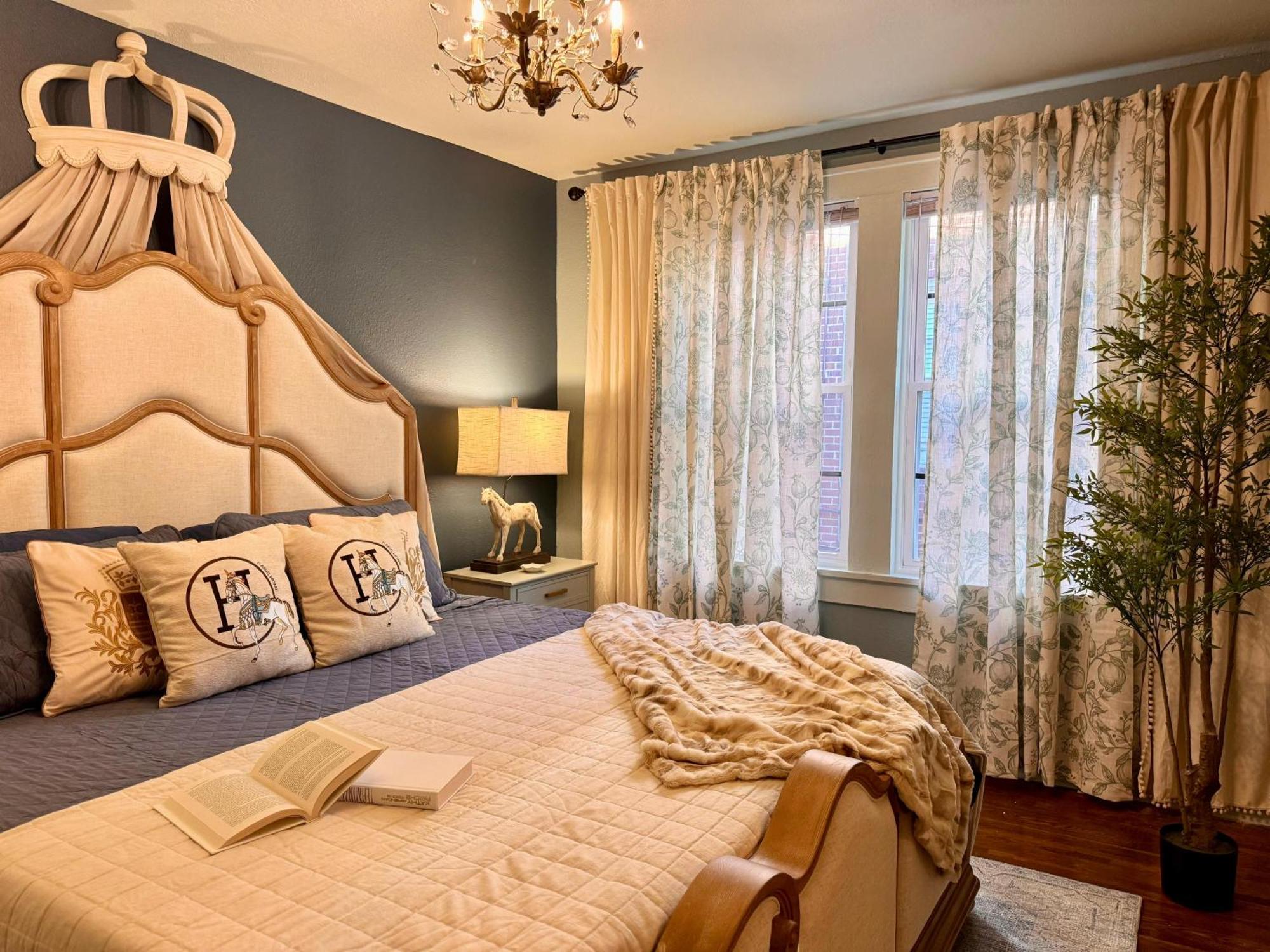 Newly Renovated! Lux 2-king With Winter Deals! Holiday home Charlotte