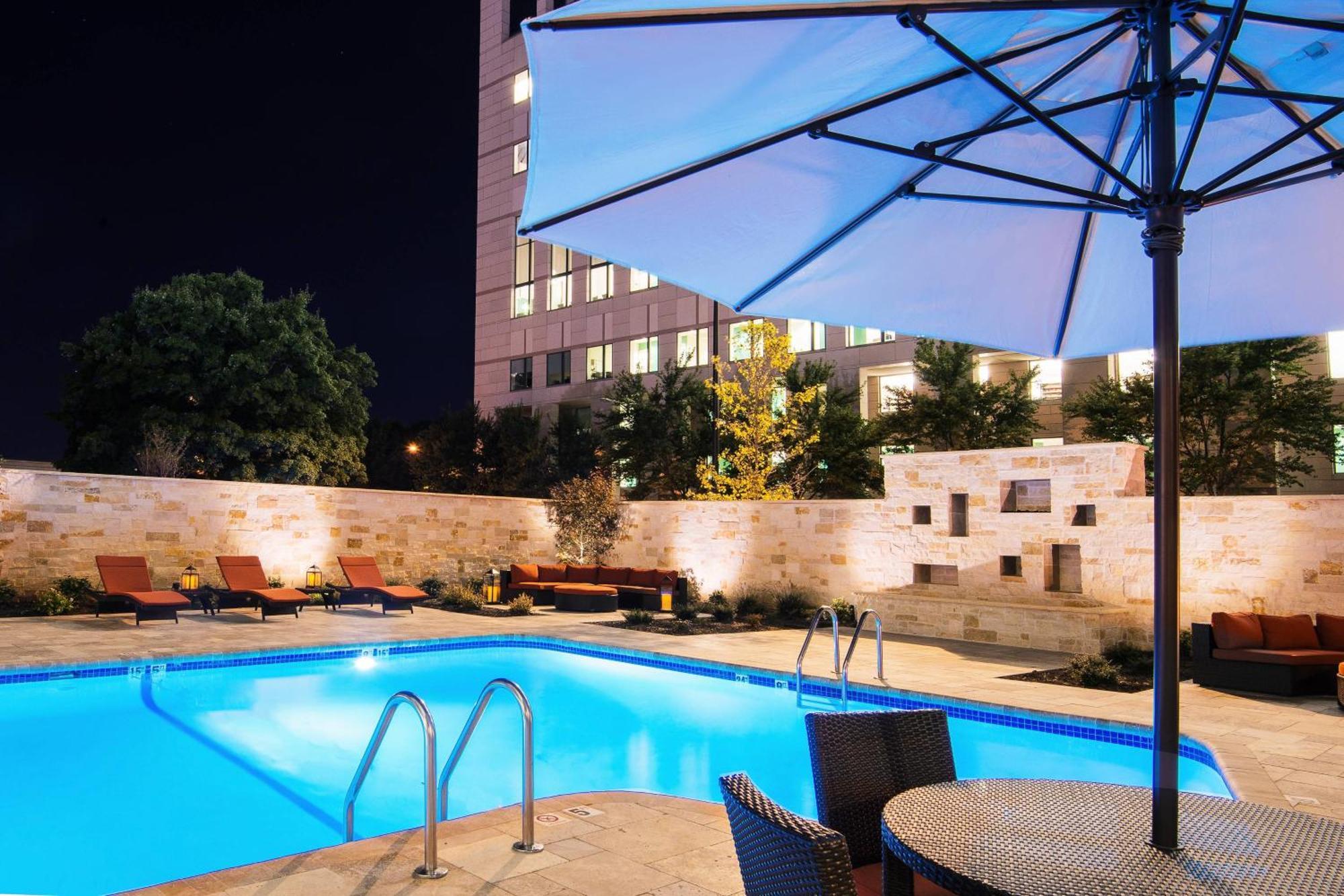 Hotel Fairfield & By Marriott Uptown 3*